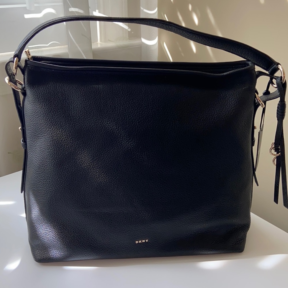 🖤NEW DKNY Black Leather Tote 14x12x6 with dust bag.🖤